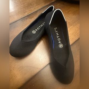 Black Round Toe Rothy’s